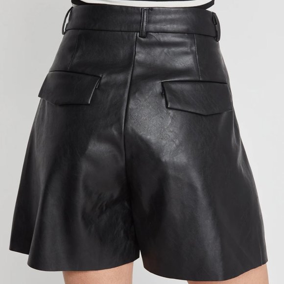 Choosy Vegan Leather High Waist Flare Shorts sz 4 - Picture 2 of 4
